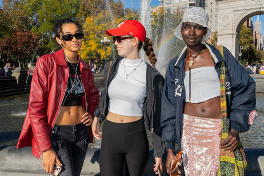 Y2K Aksjomat Cz.2: T-Shirty Y2K i Crop Topy pop Princess. Jak zbudować streetwearowy damski look 2000?
