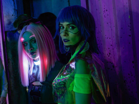 Techwear Hologram#5: Cyberpunkowe stylizacje na wyjścia ze znajomymi. Jak zbudować imprezowy techwear look?