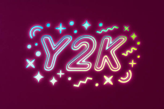Moda Y2K w Streetwearze: Powrót do Blichtru i Technologii Roku 2000